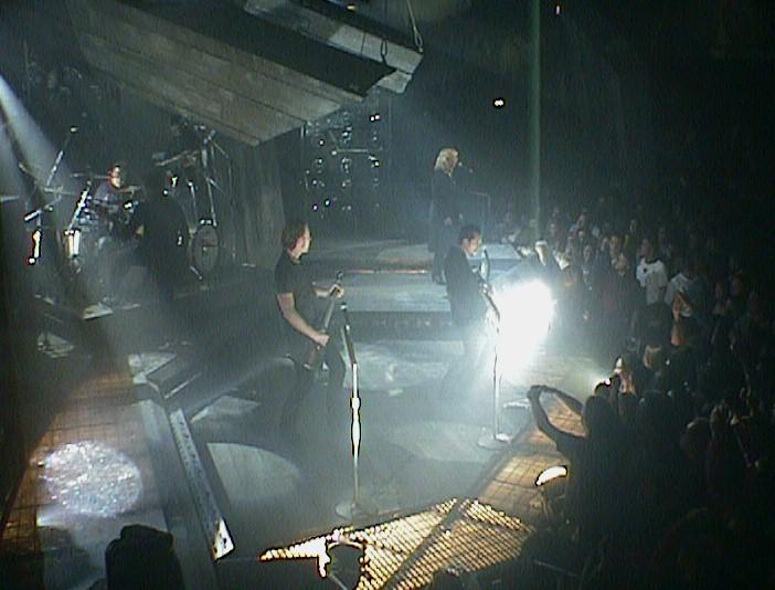 Photo gallery from the gig in London, England (TFI Friday) shot on November 14, 1997